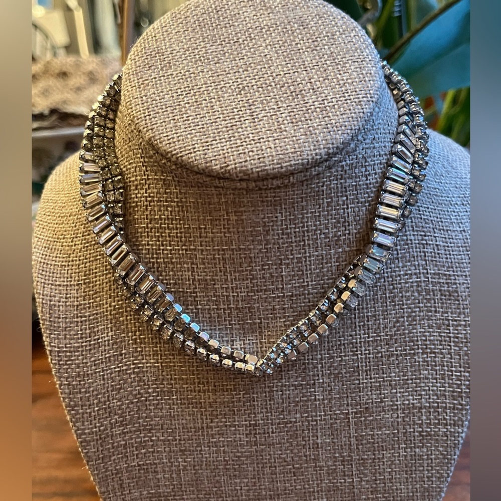 A fabulous vintage rhinestone crystal choker w/ a beautiful shine–gently loved!